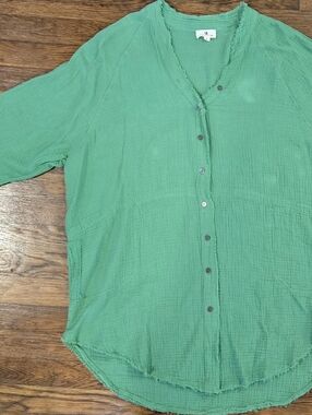 Urban Daizy Green Gauze Button Down Top | Raw Edge | Relaxed Fit
